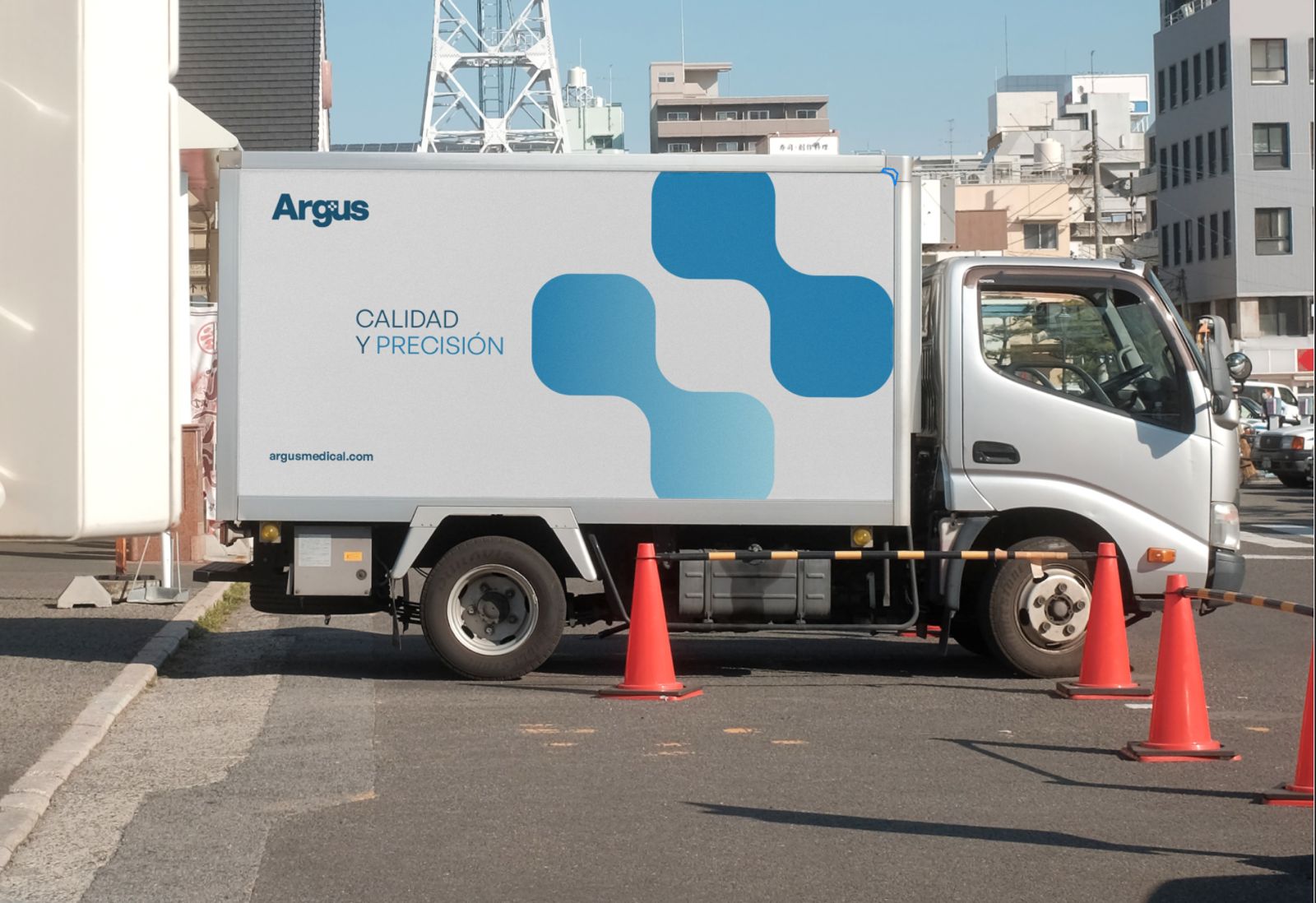 Camión de entrega Argus - Calidad y Precisión en servicios médicos